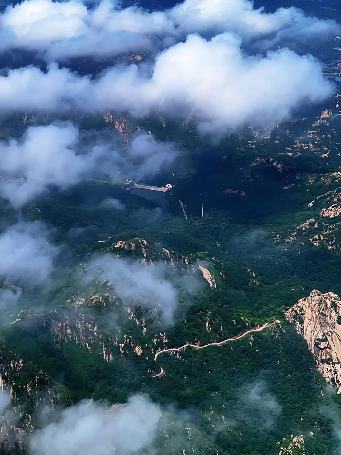 Chasing the Horizon — The Art of Aerial Freedom